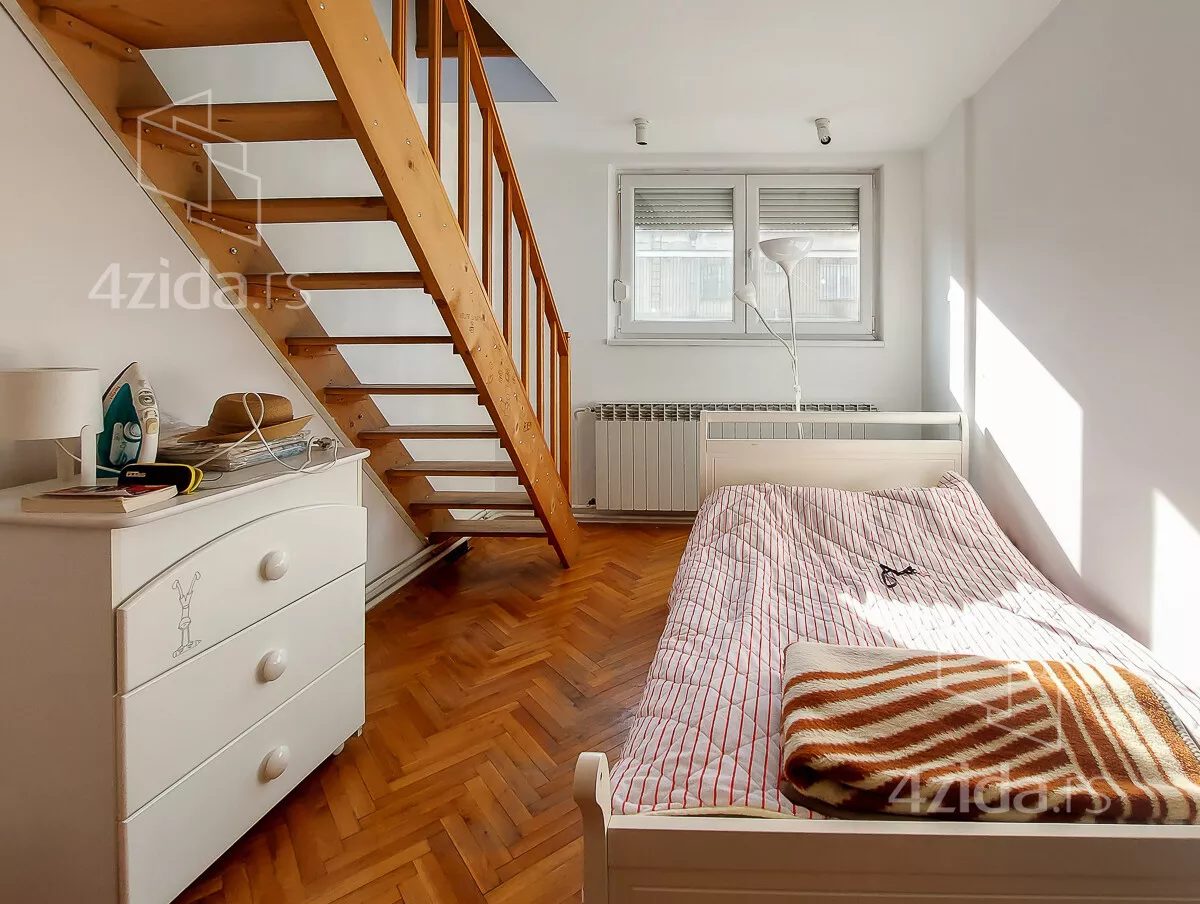 Šestosoban stan | 4zida