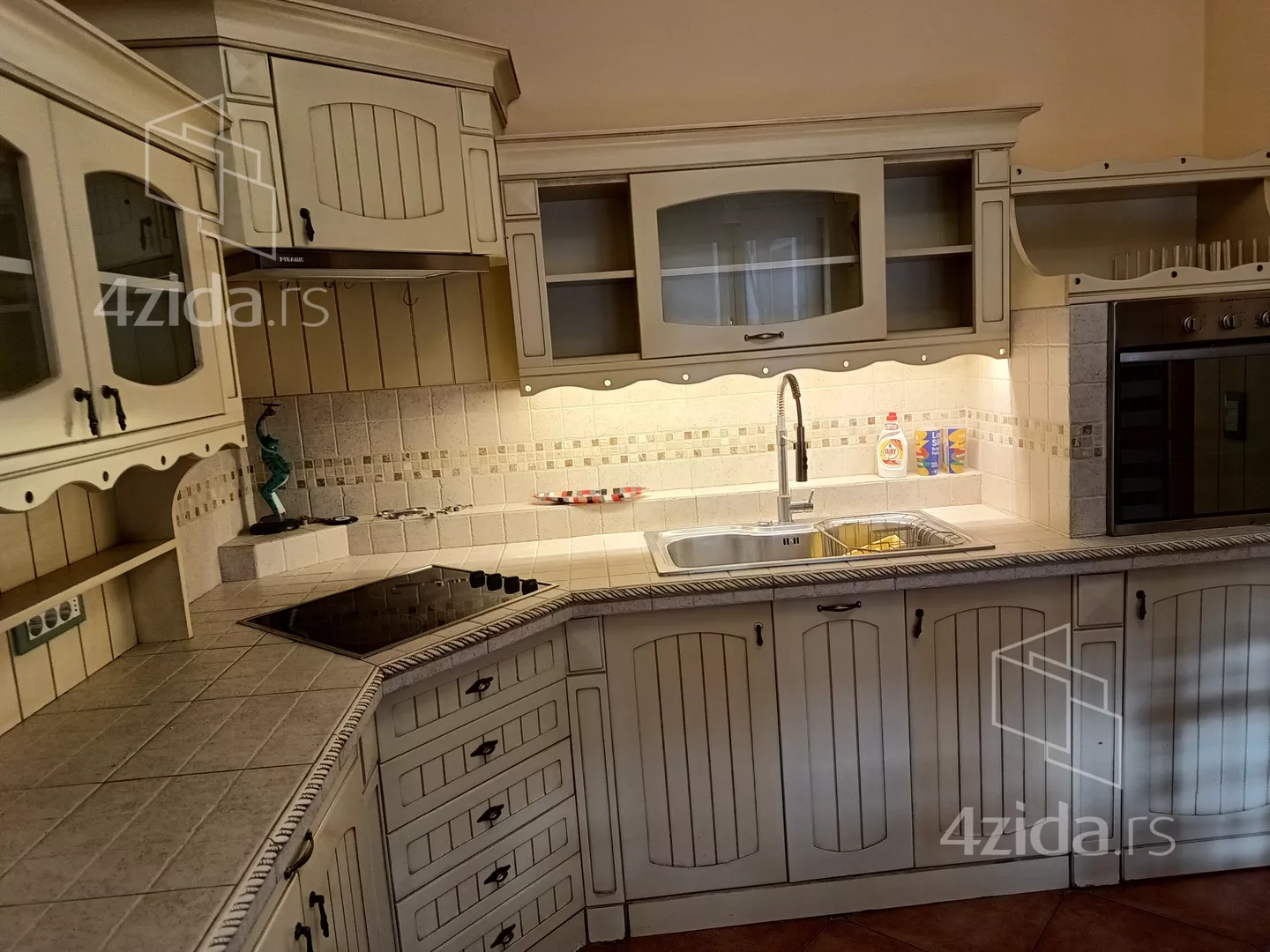 Četvoroiposoban stan | 4zida