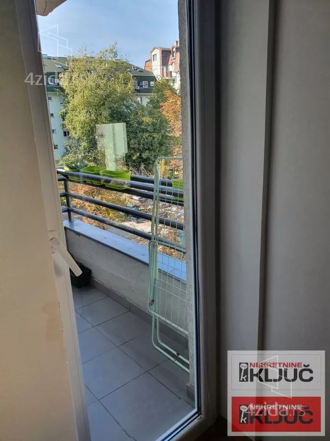 Šestosoban stan | 4zida
