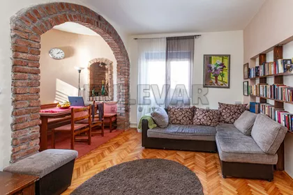 Kninska | 4zida.rs