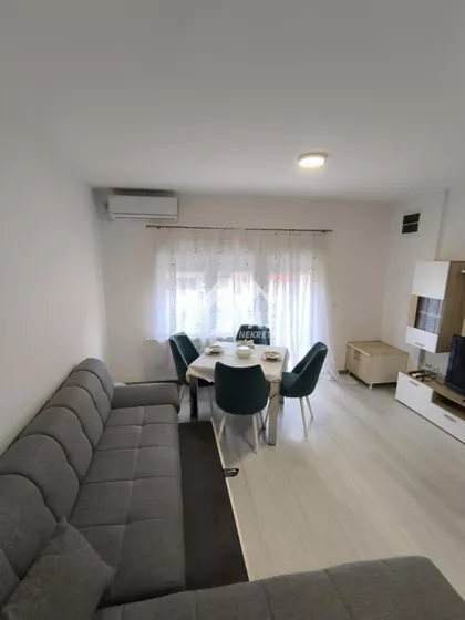 Iva Ćipika | 4zida.rs