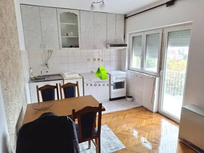 Crveni Pevac | 4zida.rs