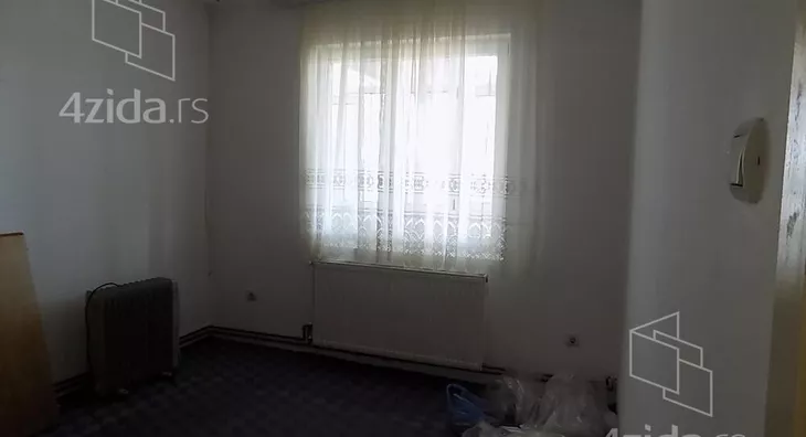 Poslovna zgrada | 4zida