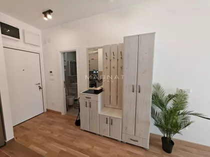 Zire Adamovića | 4zida.rs