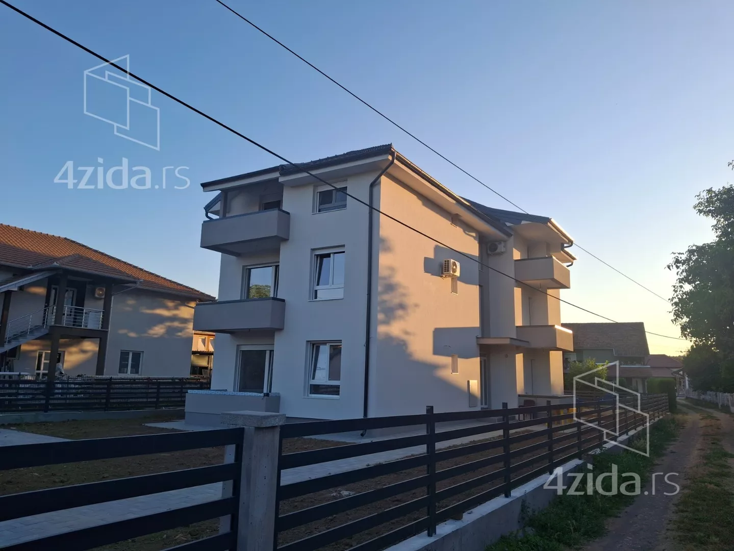 Poslovna zgrada | 4zida