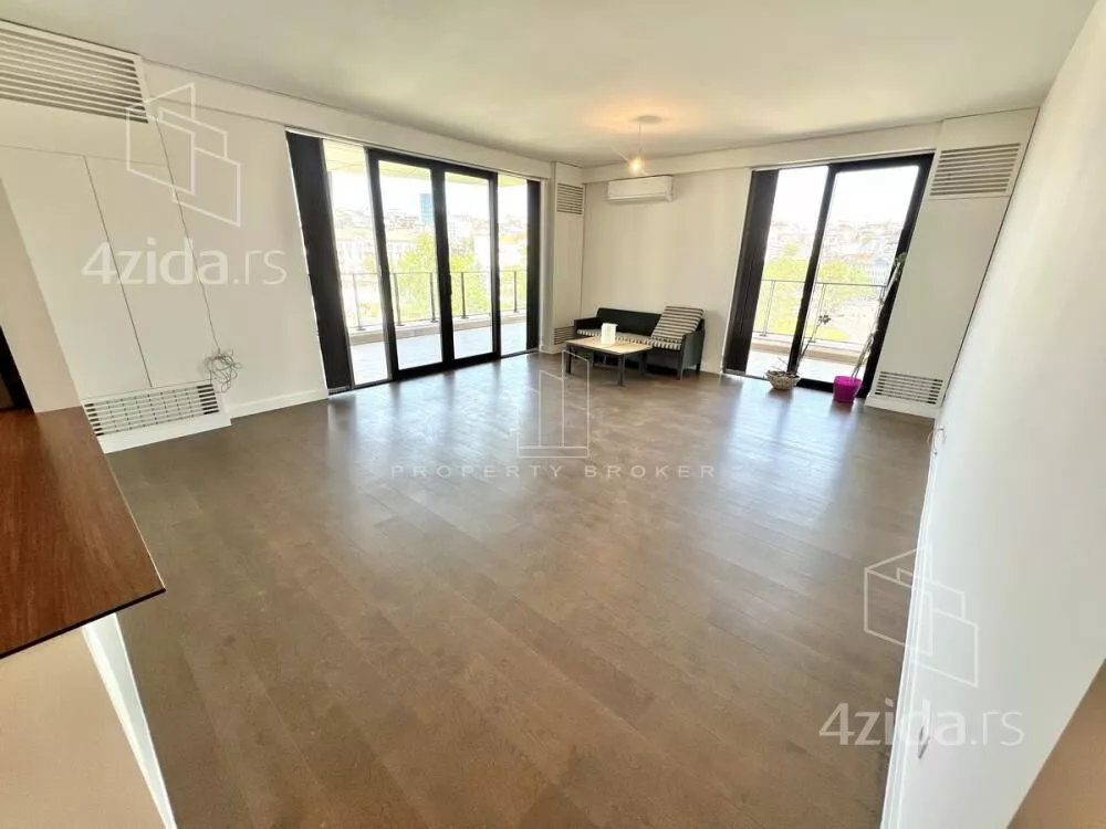 Petosoban stan | 4zida