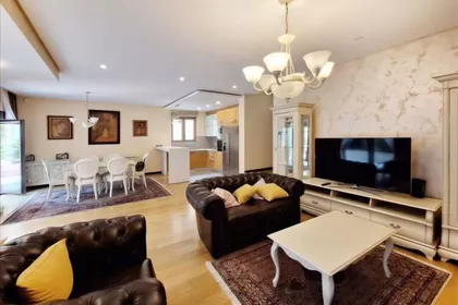 Karlovačka bb | 4zida.rs