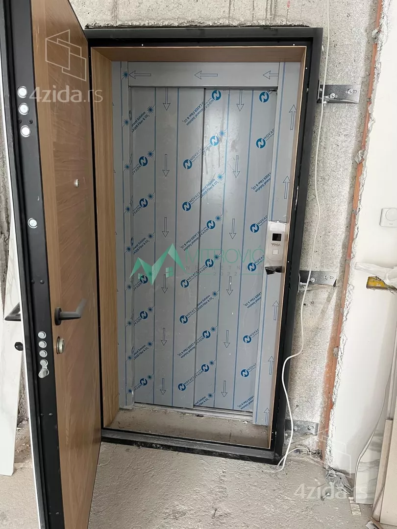 Četvoroiposoban stan | 4zida