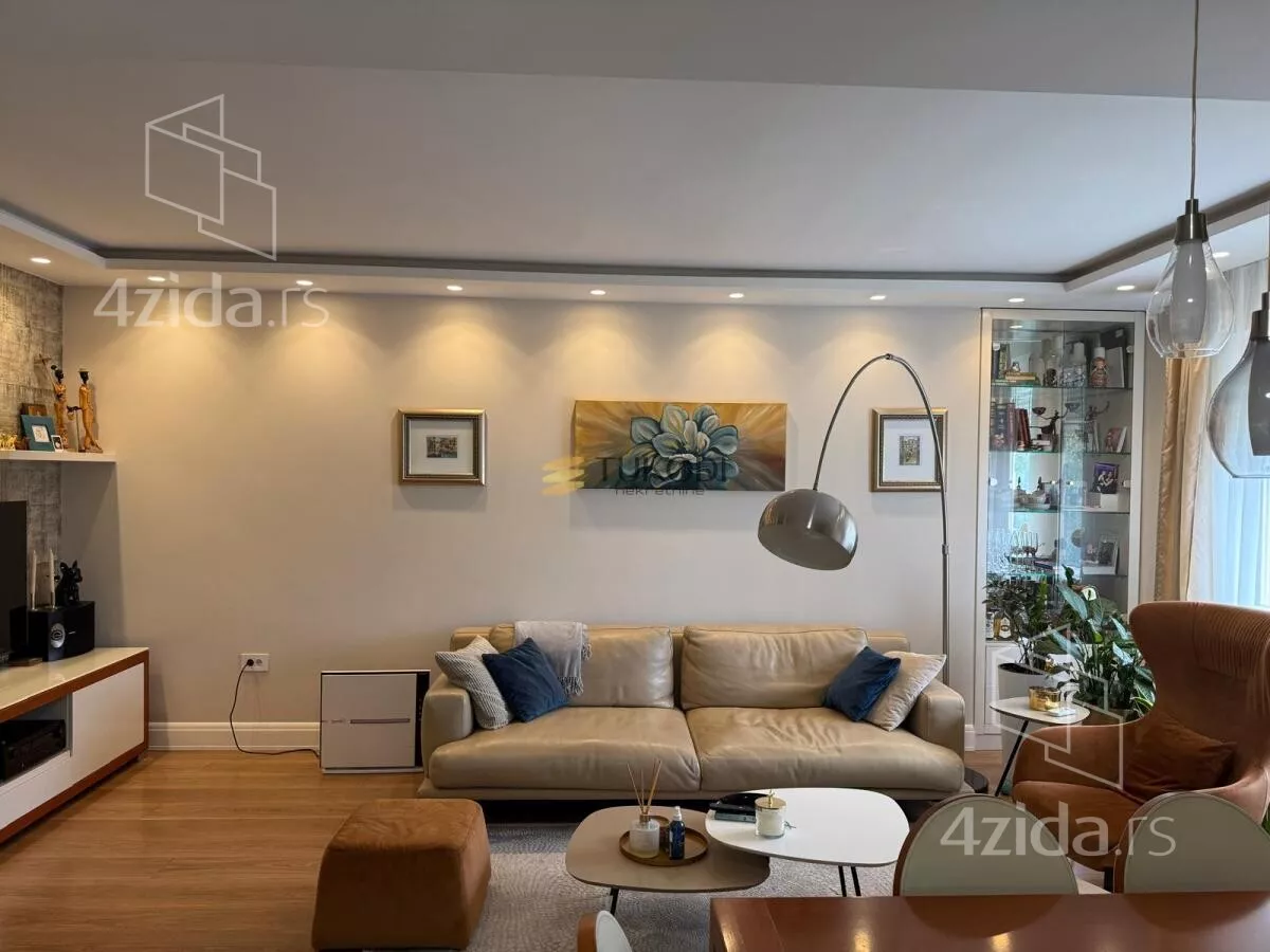 Petosoban stan | 4zida