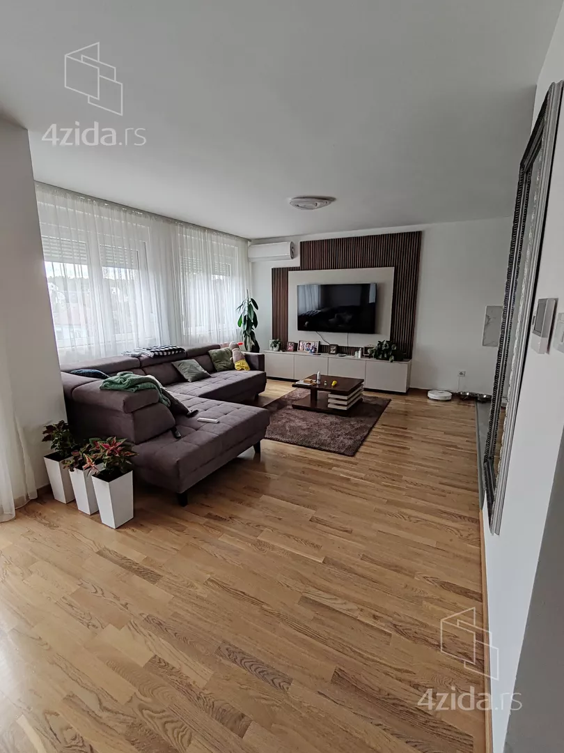 Petosoban stan | 4zida