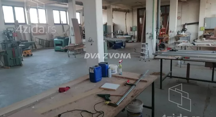 Poslovna zgrada | 4zida