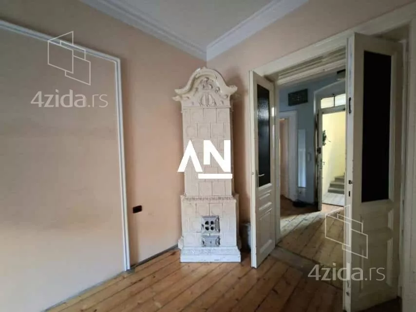 Šestoiposoban stan | 4zida