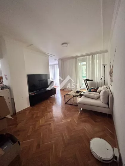 Lasla Gala | 4zida.rs