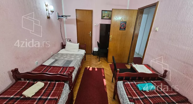 Poslovna zgrada | 4zida