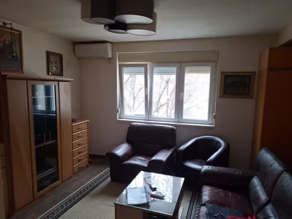 Crveni Pevac | 4zida.rs