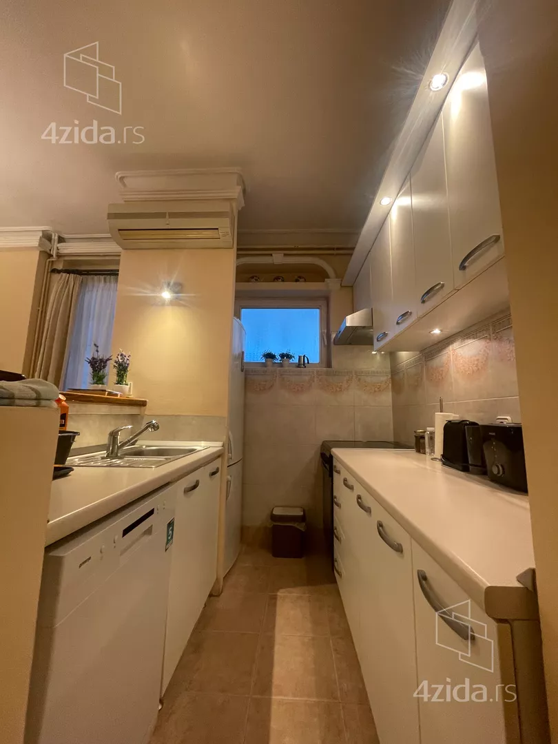 Petosoban stan | 4zida