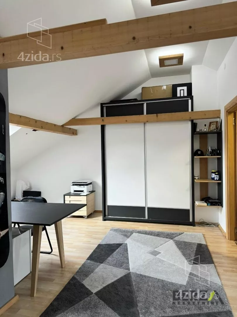 Četvoroiposoban stan | 4zida