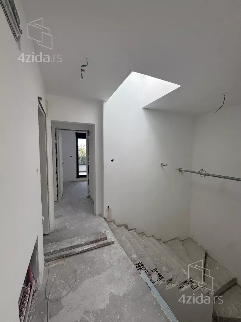 Šestosoban stan | 4zida