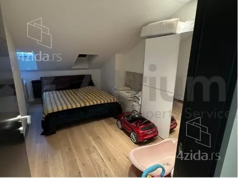 Šestosoban stan | 4zida