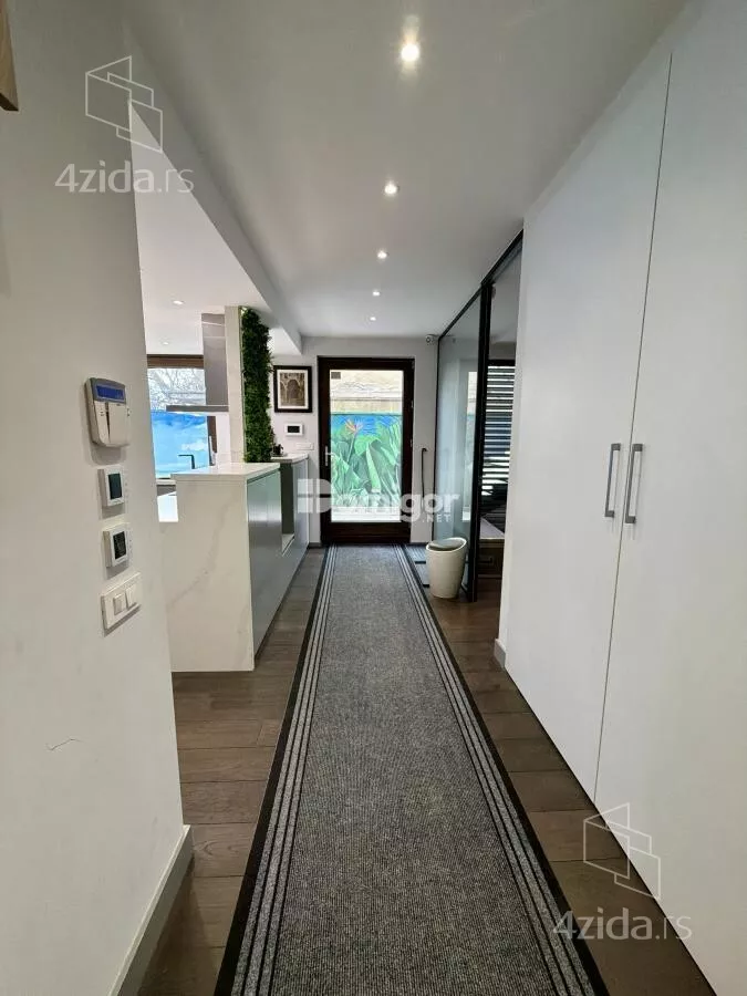 Četvoroiposoban stan | 4zida