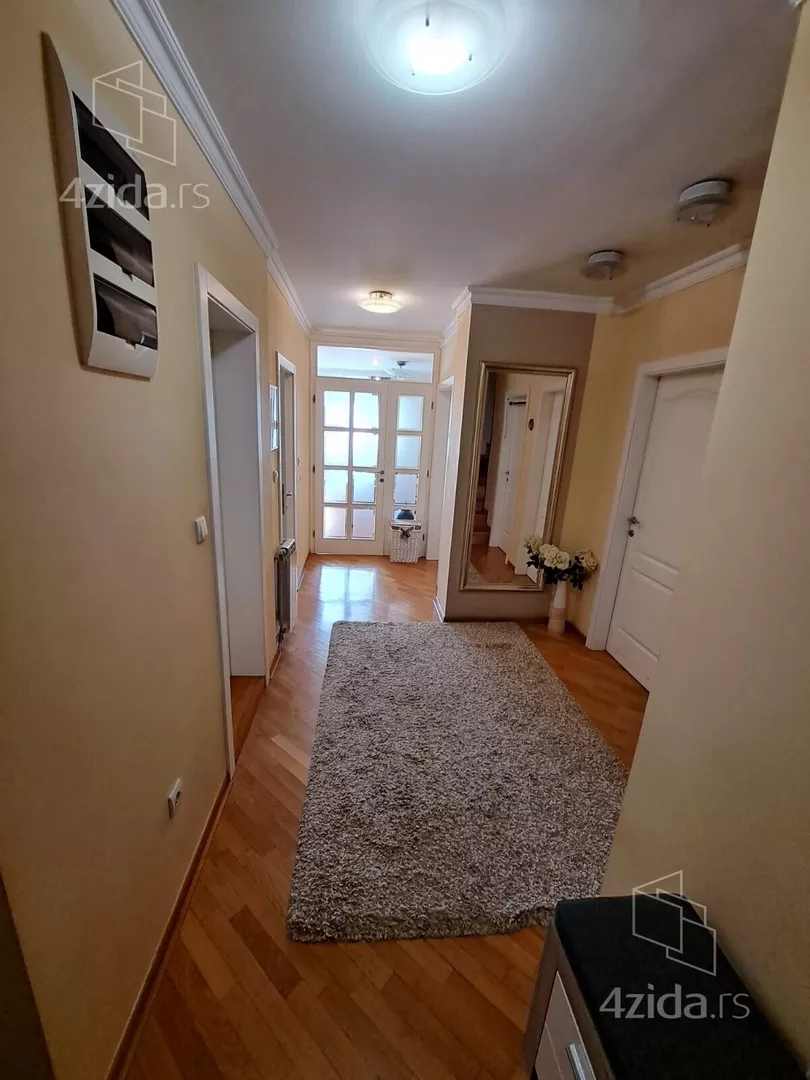 Petosoban stan | 4zida