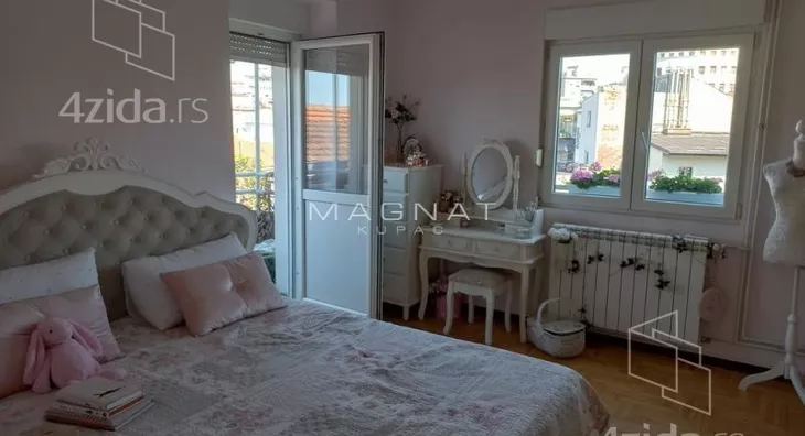 Šestoiposoban stan | 4zida