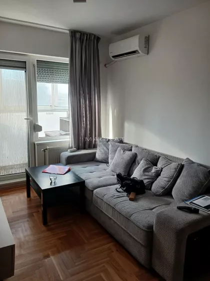 Janka Katića | 4zida.rs