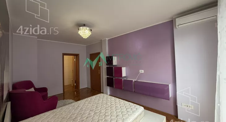 Četvoroiposoban stan | 4zida