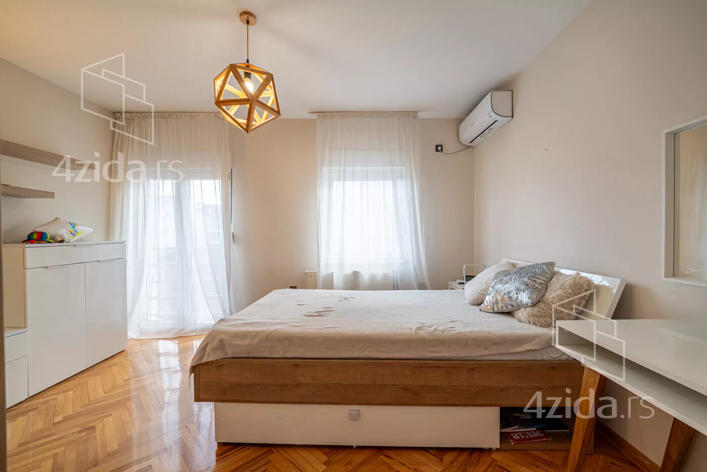 Troiposoban stan | 4zida