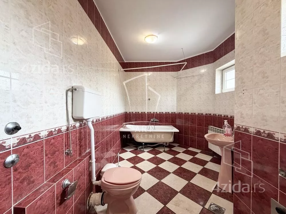 Poslovna zgrada | 4zida