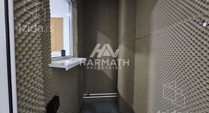 Poslovna zgrada | 4zida