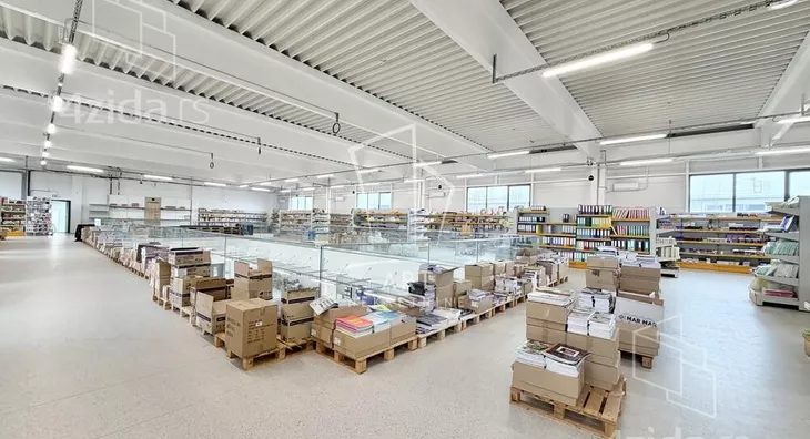 Poslovna zgrada | 4zida