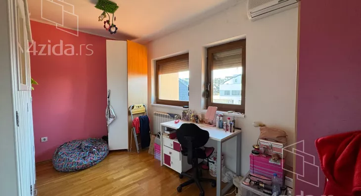 Petoiposoban stan | 4zida