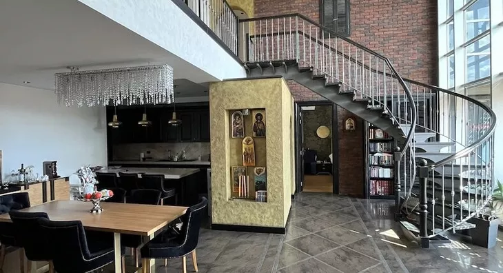 Šestosoban stan | 4zida
