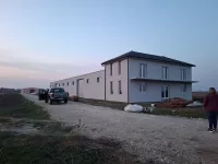 Hala | 4zida