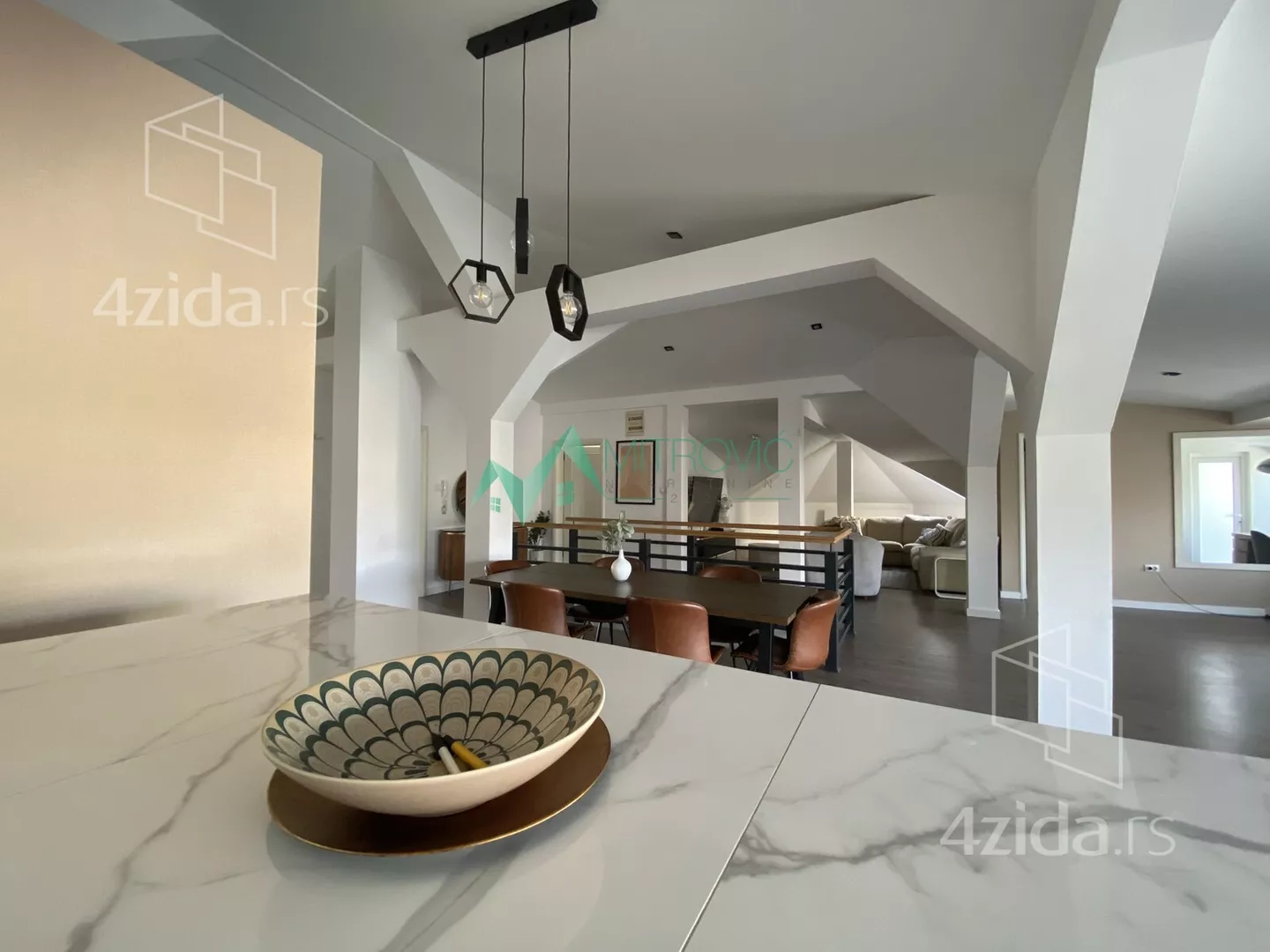 Četvoroiposoban stan | 4zida