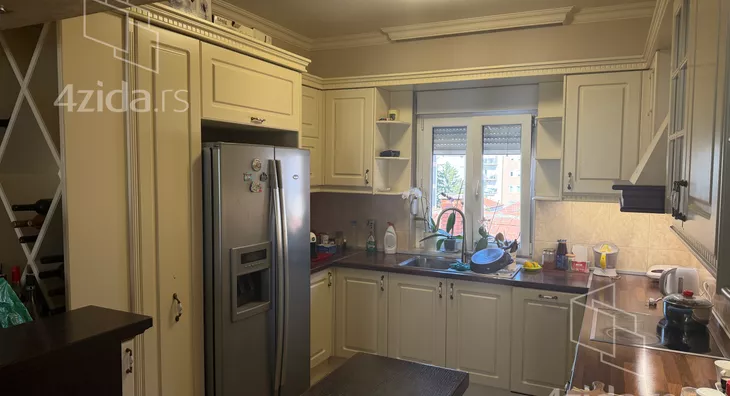 Petosoban stan | 4zida