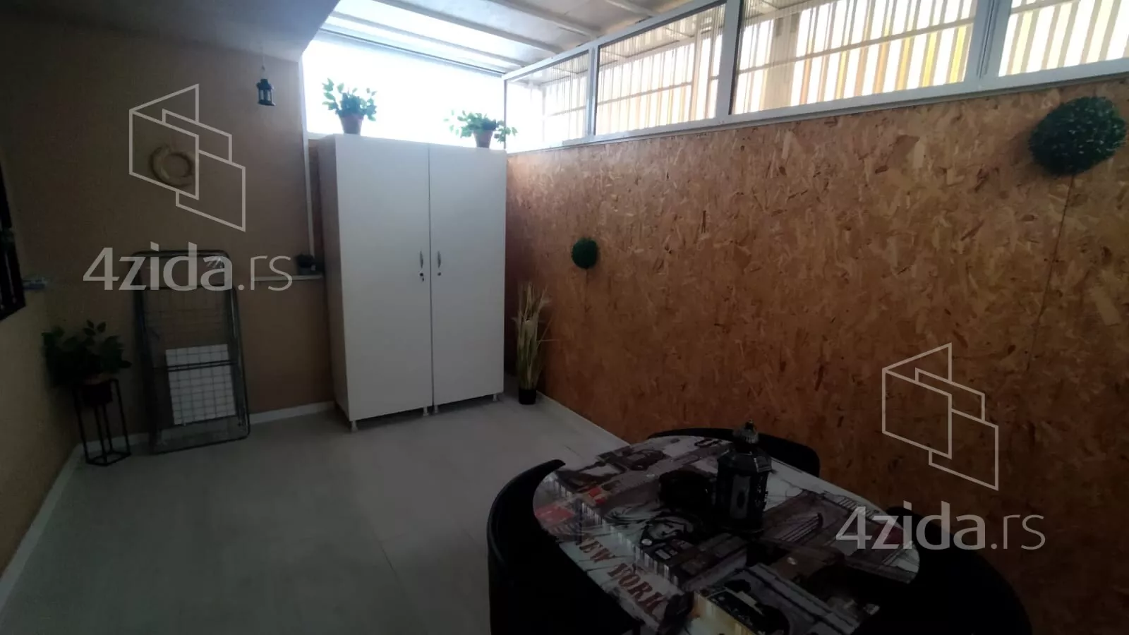 Jednoiposoban stan | 4zida