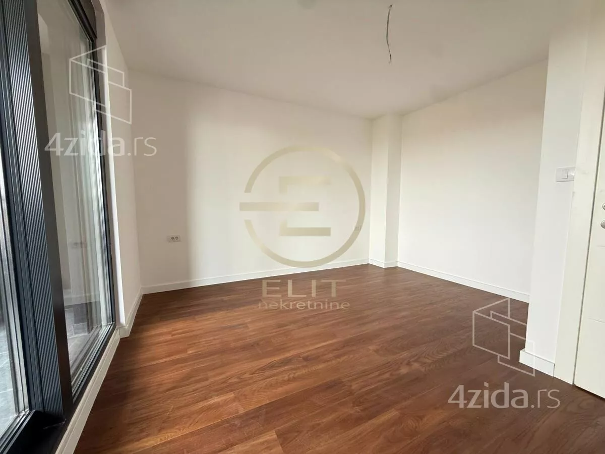 Šestosoban stan | 4zida