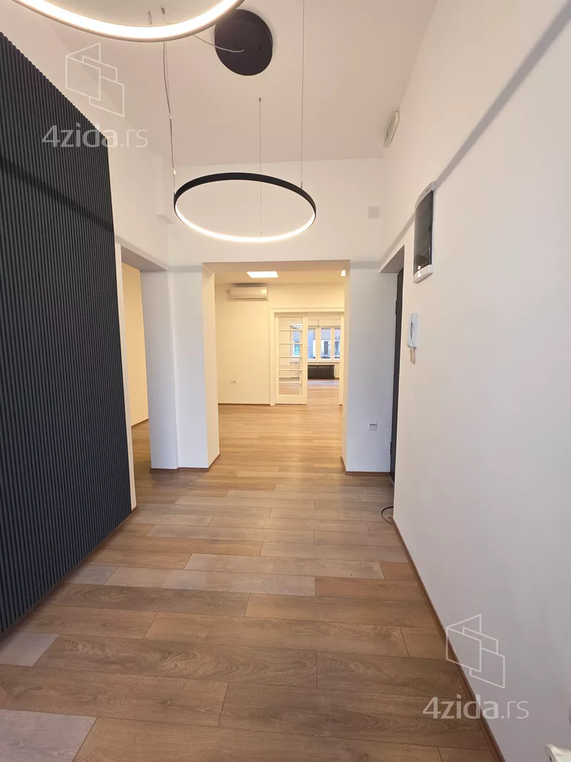 Četvoroiposoban stan | 4zida