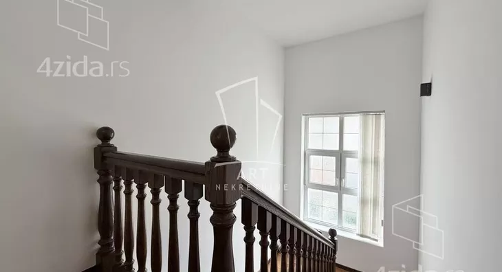 Poslovna zgrada | 4zida