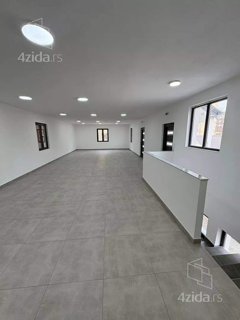 Poslovna zgrada | 4zida