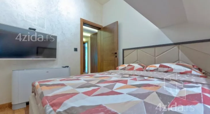 Šestosoban stan | 4zida