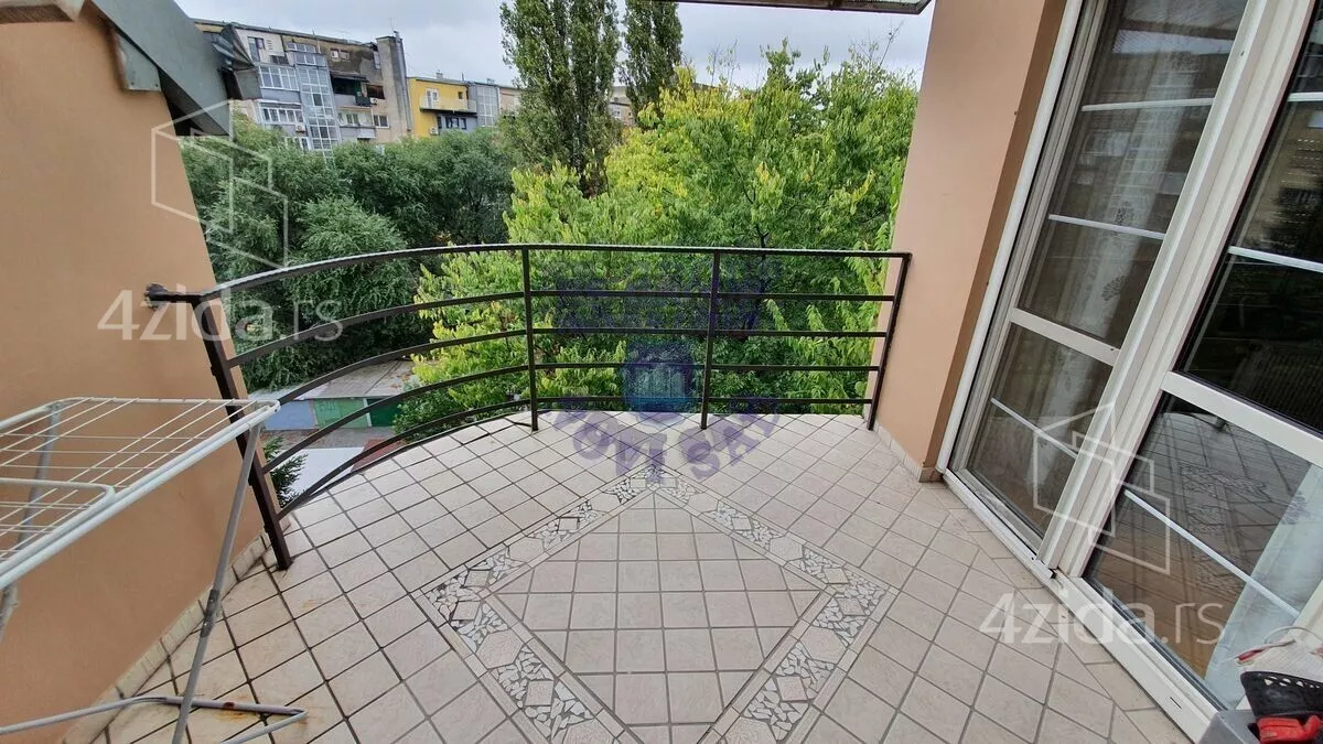 Petosoban stan | 4zida