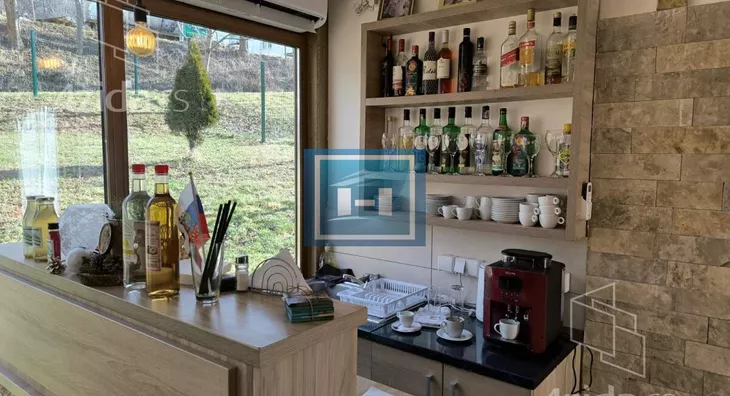 Poslovna zgrada | 4zida