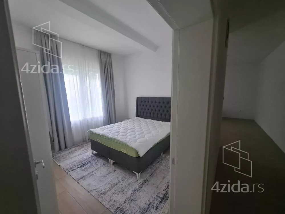 Šestosoban stan | 4zida