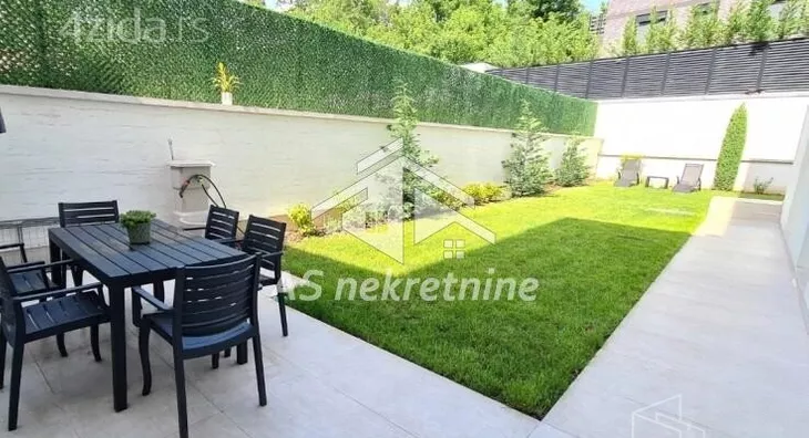 Šestosoban stan | 4zida