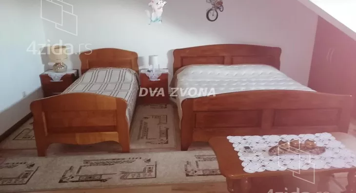 Poslovna zgrada | 4zida