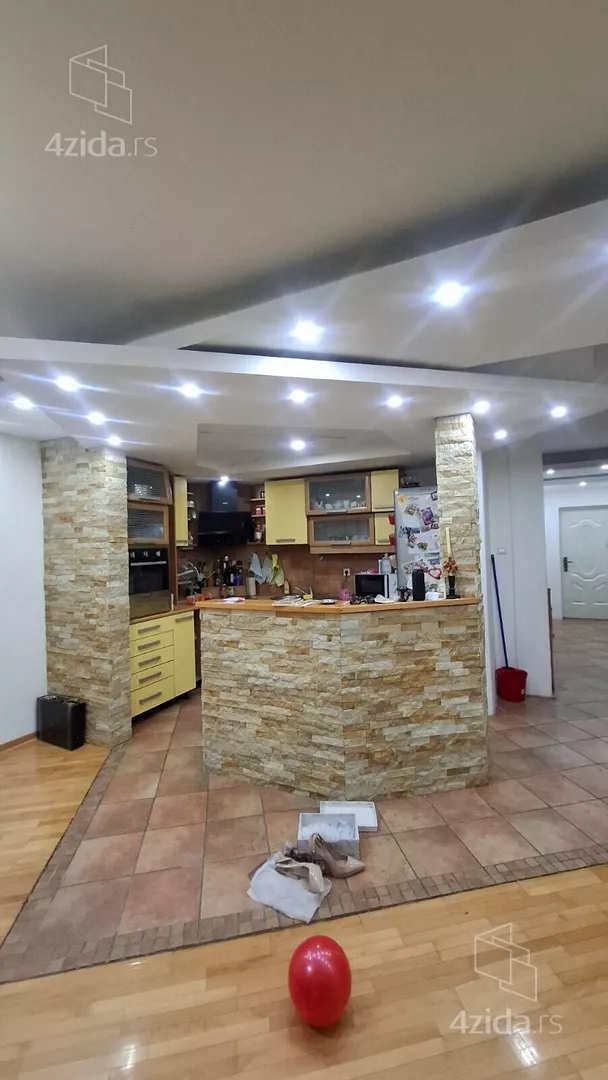 Troiposoban stan | 4zida