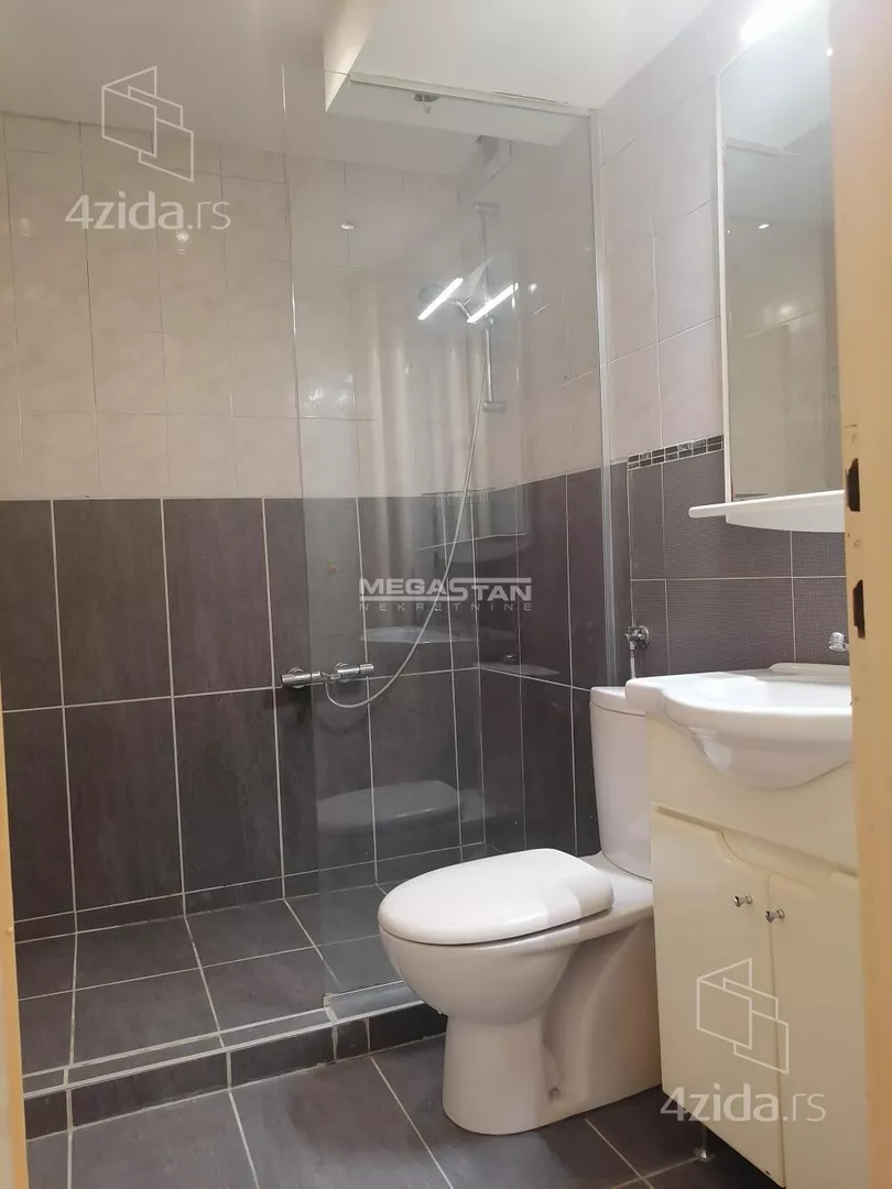 Četvoroiposoban stan | 4zida